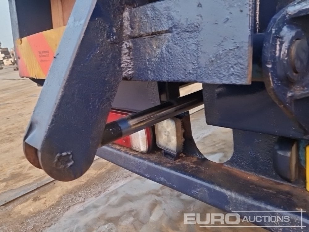 Lastbil med lad til transportering tungemaskiner 2008 Scania P340: billede 23