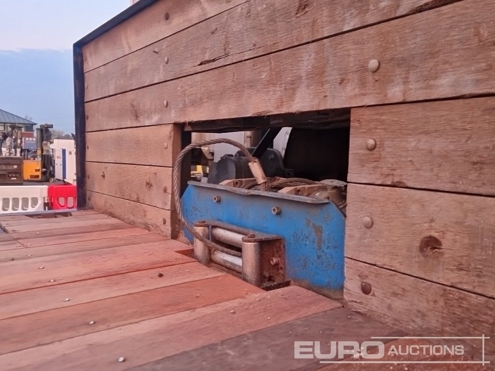 Lastbil med lad til transportering tungemaskiner 2008 Scania P340: billede 28