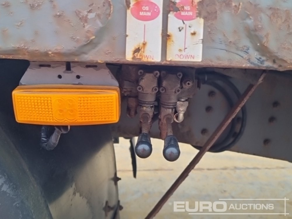 Lastbil med lad til transportering tungemaskiner 2009 Scania P310: billede 27 Lastbil med lad til transportering tungemaskiner 2009 Scania P310: billede 27