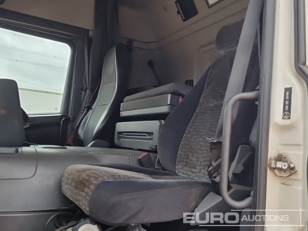 Lastbil med lad til transportering tungemaskiner 2009 Scania P310: billede 35 Lastbil med lad til transportering tungemaskiner 2009 Scania P310: billede 35