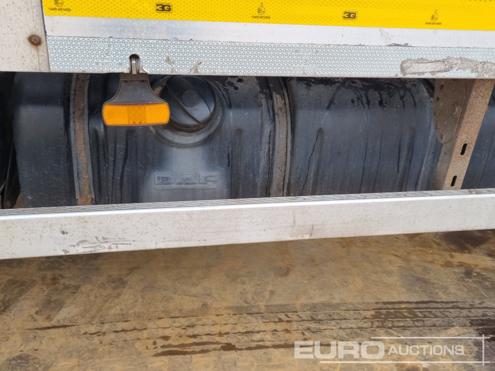 Lastbil med lad til transportering tungemaskiner 2015 DAF 210: billede 15 Lastbil med lad til transportering tungemaskiner 2015 DAF 210: billede 15