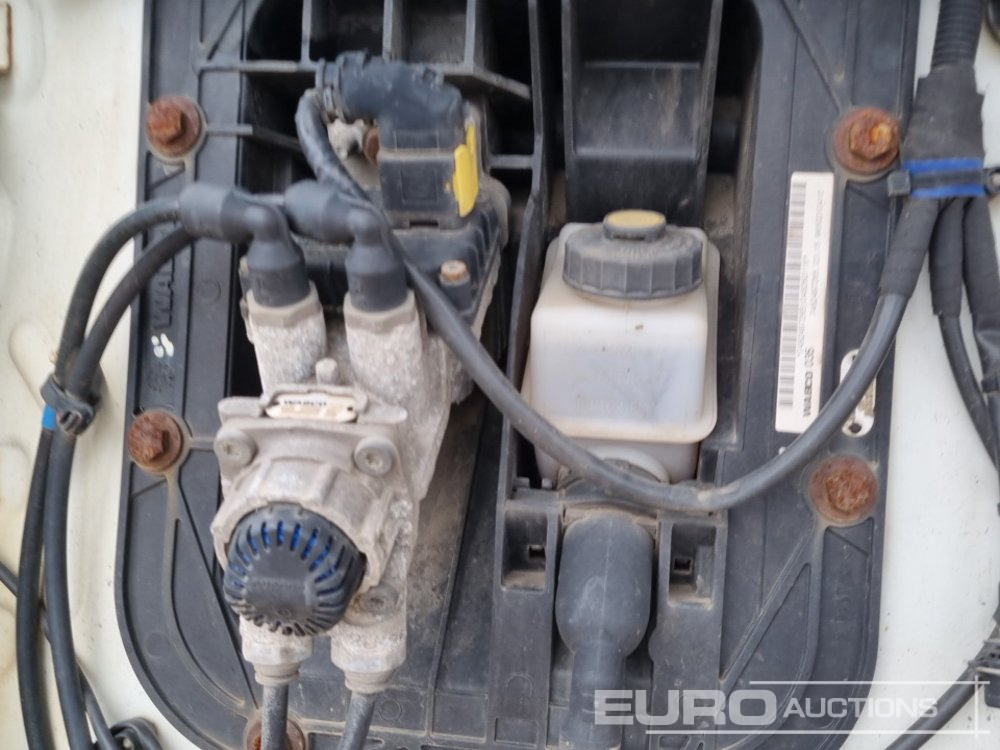 Lastbil med lad til transportering tungemaskiner 2015 DAF 210: billede 26 Lastbil med lad til transportering tungemaskiner 2015 DAF 210: billede 26