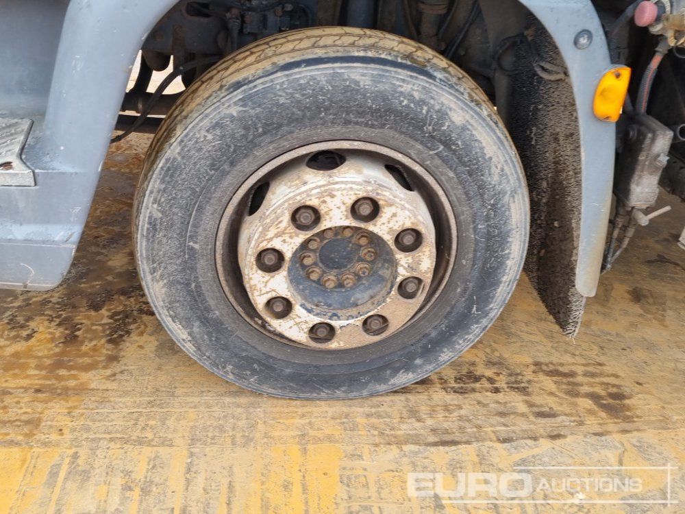 Lastbil med lad til transportering tungemaskiner 2015 DAF 210: billede 9 Lastbil med lad til transportering tungemaskiner 2015 DAF 210: billede 9