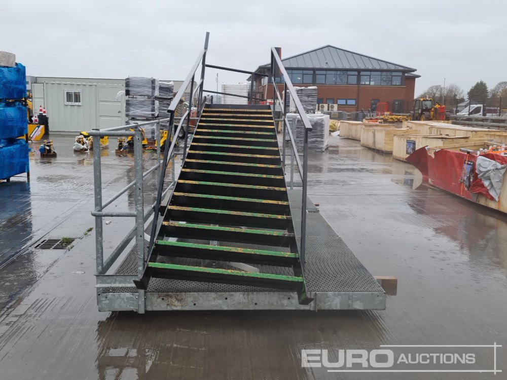 Access Platform, 16 Tread Stairs - Bygningsudstyr: billede 4 Access Platform, 16 Tread Stairs - Bygningsudstyr: billede 4