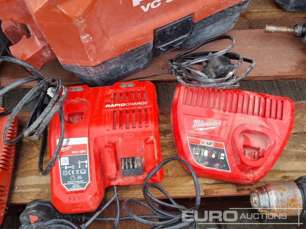 Bygningsudstyr Hilti Battery Vacuum (3 of), 110Volt Orbital Sander (2 of), Battery Drill, Battery (2 of), Charger (4 of), Milwaukee Battery Impact Wrench (2 of), Charger (2 of), Battery, DeWalt Battery Impact Wrench: billede 16
