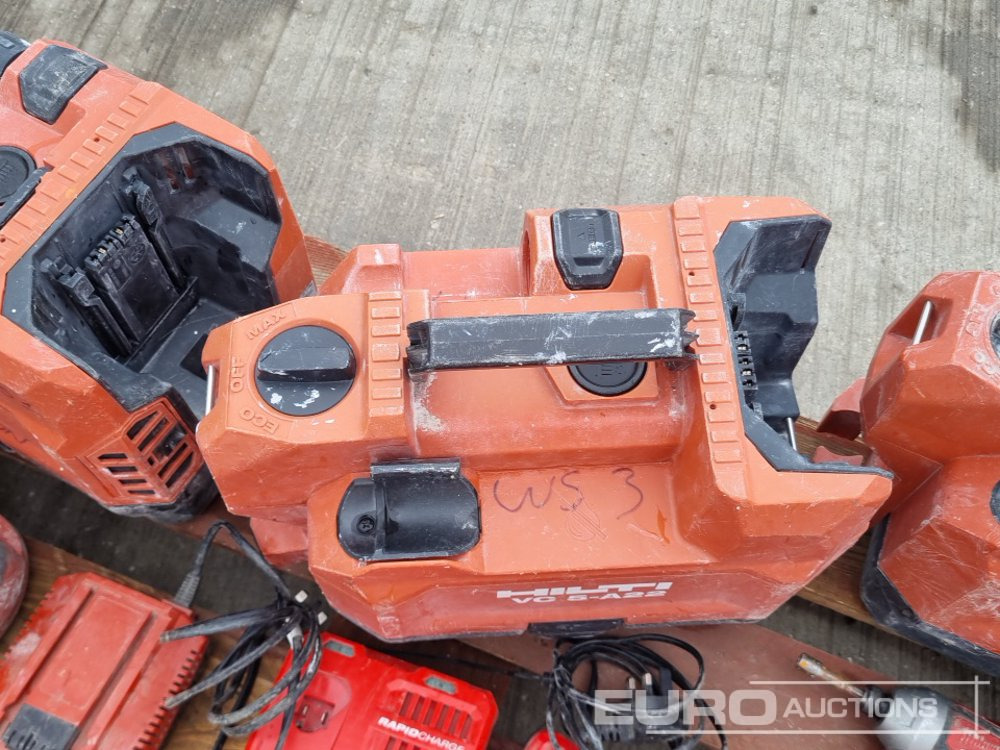 Bygningsudstyr Hilti Battery Vacuum (3 of), 110Volt Orbital Sander (2 of), Battery Drill, Battery (2 of), Charger (4 of), Milwaukee Battery Impact Wrench (2 of), Charger (2 of), Battery, DeWalt Battery Impact Wrench: billede 22