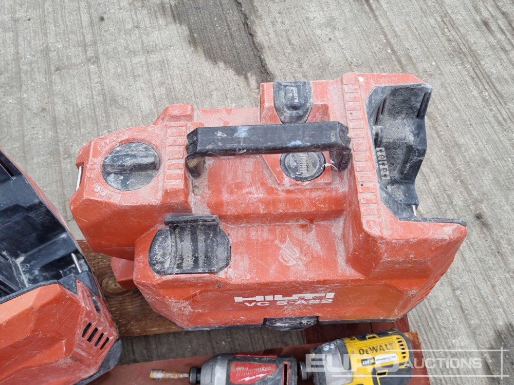 Bygningsudstyr Hilti Battery Vacuum (3 of), 110Volt Orbital Sander (2 of), Battery Drill, Battery (2 of), Charger (4 of), Milwaukee Battery Impact Wrench (2 of), Charger (2 of), Battery, DeWalt Battery Impact Wrench: billede 23