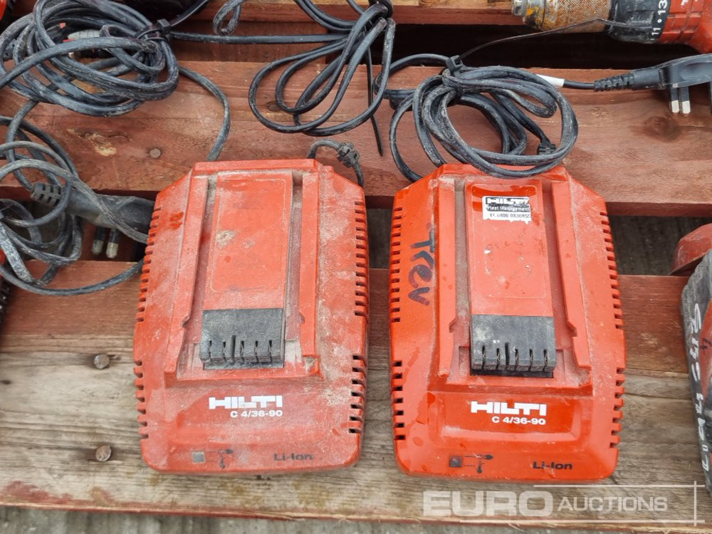 Bygningsudstyr Hilti Battery Vacuum (3 of), 110Volt Orbital Sander (2 of), Battery Drill, Battery (2 of), Charger (4 of), Milwaukee Battery Impact Wrench (2 of), Charger (2 of), Battery, DeWalt Battery Impact Wrench: billede 15