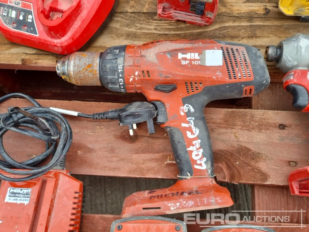 Bygningsudstyr Hilti Battery Vacuum (3 of), 110Volt Orbital Sander (2 of), Battery Drill, Battery (2 of), Charger (4 of), Milwaukee Battery Impact Wrench (2 of), Charger (2 of), Battery, DeWalt Battery Impact Wrench: billede 12