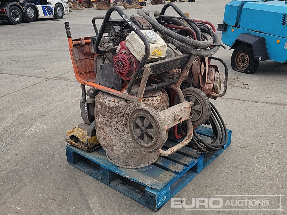 Hydraulic Powerpack, Honda Engine, 230Volt Petrol Generator, Honda Engine (2 of), 110Volt Vibrating Concrete Poker, Cement Mixer, Honda Engine, Conpaction Plate, Honda Engine, Petrol Quick Cut Saw (Pa - Asfaltudlægningmaskine: billede 1 Hydraulic Powerpack, Honda Engine, 230Volt Petrol Generator, Honda Engine (2 of), 110Volt Vibrating Concrete Poker, Cement Mixer, Honda Engine, Conpaction Plate, Honda Engine, Petrol Quick Cut Saw (Pa - Asfaltudlægningmaskine: billede 1