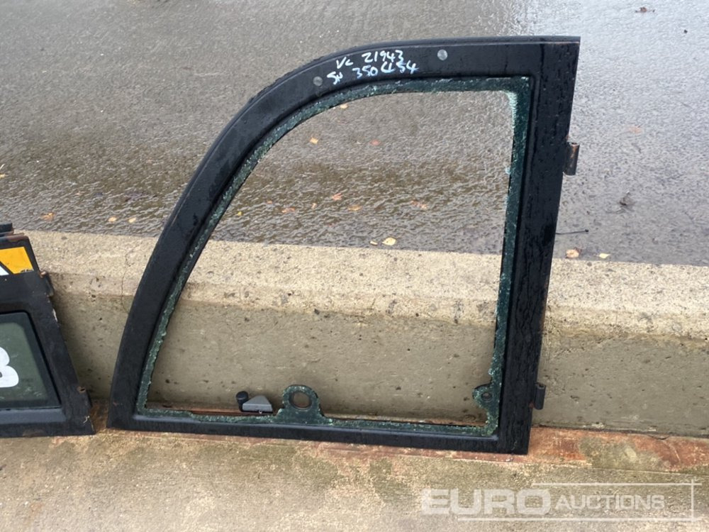 Top Window Frame & Bottom Door to suit JCB Telehandler - Reservedel: billede 4 Top Window Frame & Bottom Door to suit JCB Telehandler - Reservedel: billede 4