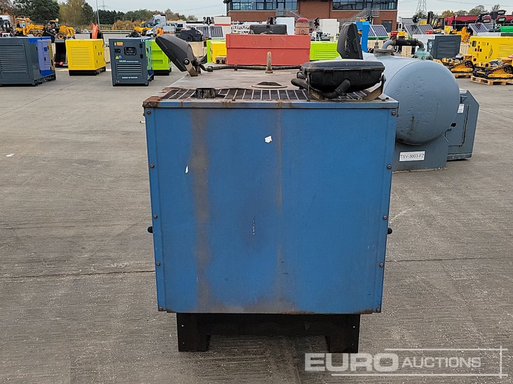 SDMO Generator, 4 Cylinder Engine - Strømgenerator: billede 4 SDMO Generator, 4 Cylinder Engine - Strømgenerator: billede 4