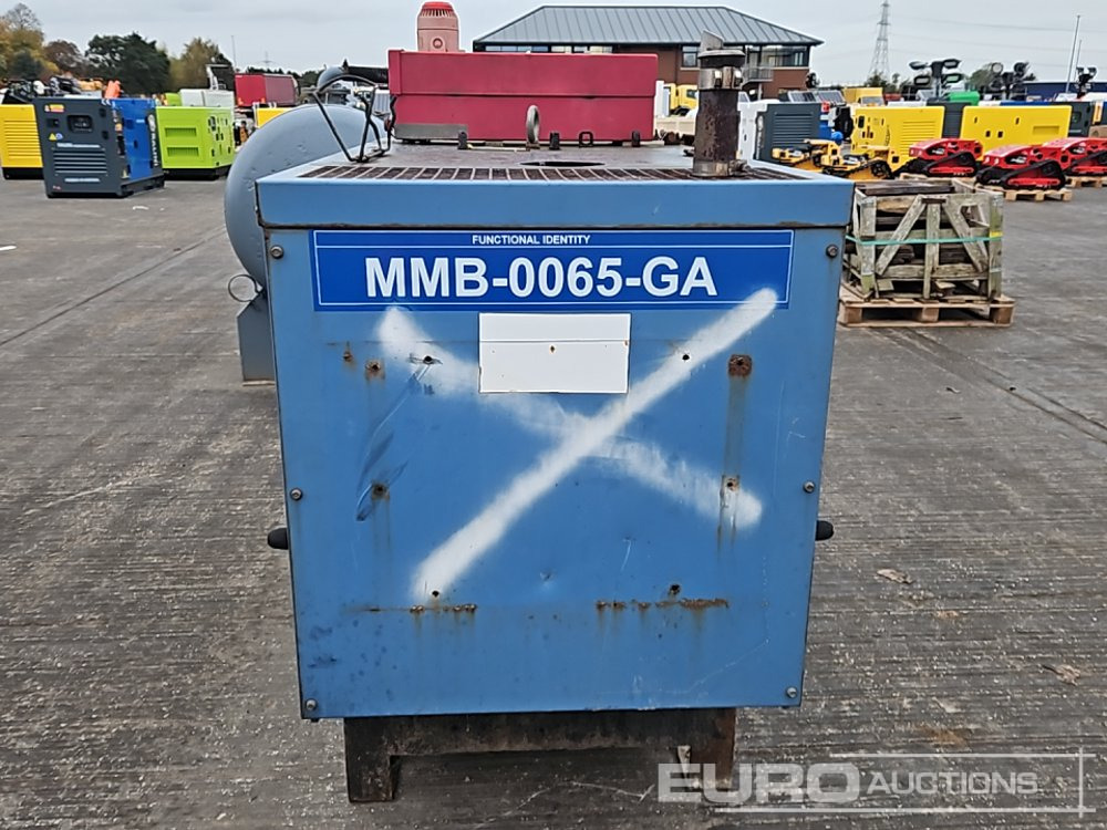 SDMO Generator, 4 Cylinder Engine - Strømgenerator: billede 2 SDMO Generator, 4 Cylinder Engine - Strømgenerator: billede 2