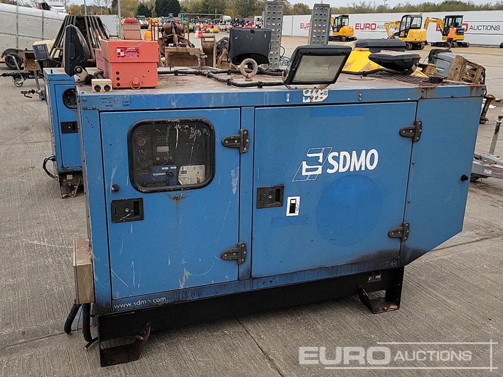 SDMO Generator, 4 Cylinder Engine - Strømgenerator: billede 2 SDMO Generator, 4 Cylinder Engine - Strømgenerator: billede 2