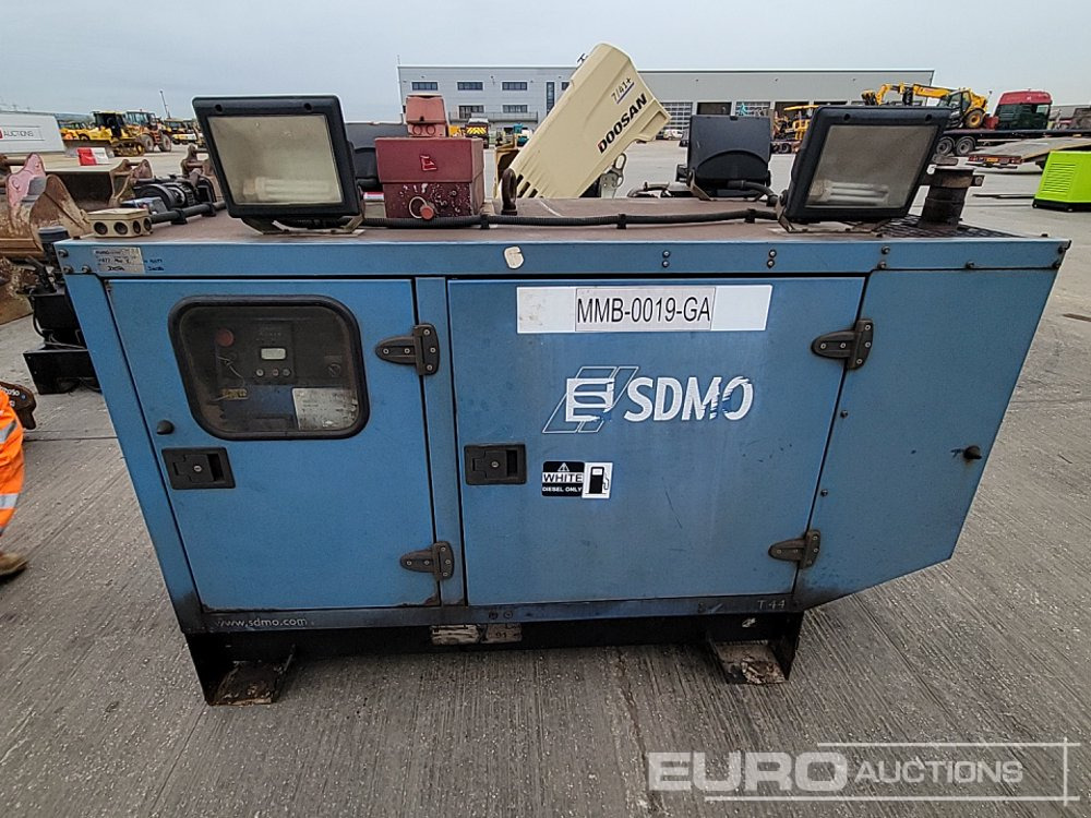 SDMO Generator, 4 Cylinder Engine - Strømgenerator: billede 2 SDMO Generator, 4 Cylinder Engine - Strømgenerator: billede 2