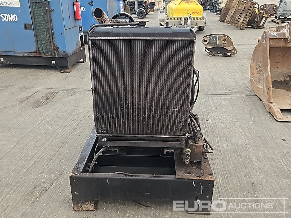 SDMO Generator, 4 Cylinder Engine - Strømgenerator: billede 2 SDMO Generator, 4 Cylinder Engine - Strømgenerator: billede 2