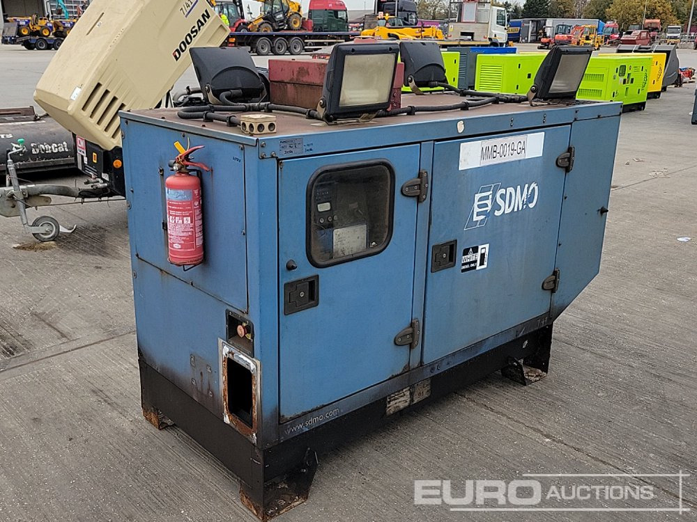 SDMO Generator, 4 Cylinder Engine - Strømgenerator: billede 1 SDMO Generator, 4 Cylinder Engine - Strømgenerator: billede 1