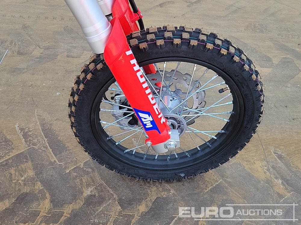 Motorcykel Unused 2025 Apollo Thunder 125cc Motorcross Bike, 14" Front, 12" Rear Tyres, Electric Start, Air Cooled, Hydraulic Suspension, Disc Brakes, Lighting Kit (UNASSEMBLED): billede 12 Motorcykel Unused 2025 Apollo Thunder 125cc Motorcross Bike, 14" Front, 12" Rear Tyres, Electric Start, Air Cooled, Hydraulic Suspension, Disc Brakes, Lighting Kit (UNASSEMBLED): billede 12