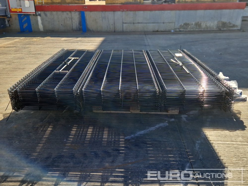 Bygningsudstyr Unused Galvanised & Powder Coated Heavy Duty (5mm) Wire Mesh Fencing, 25 x H2.4m x W2.2m Panels, 26 x 60mm x 60mm x3m Posts, with Fittings (Black): billede 6