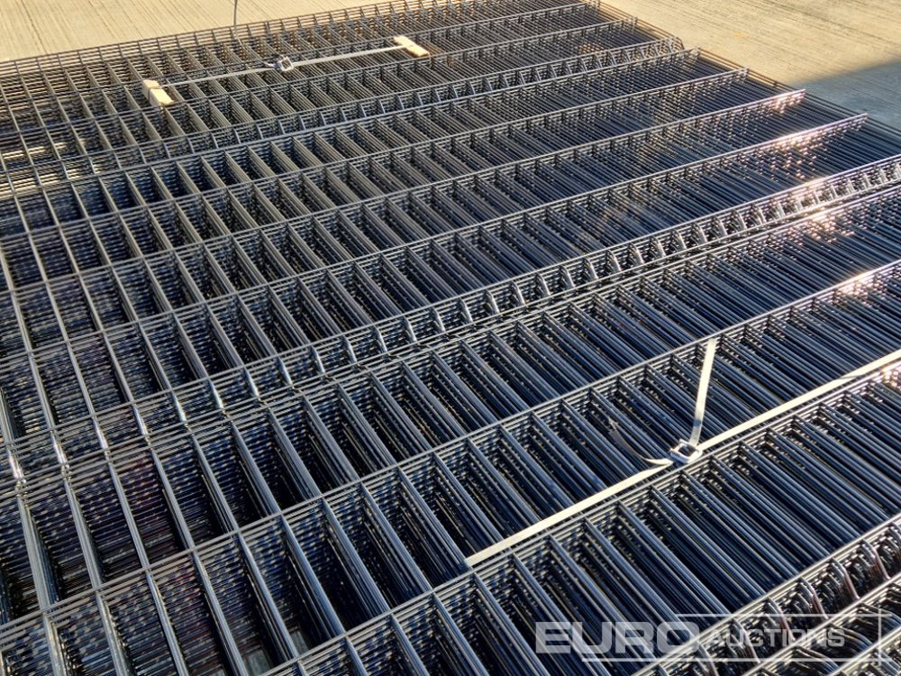 Bygningsudstyr Unused Galvanised & Powder Coated Heavy Duty (5mm) Wire Mesh Fencing, 25 x H2.4m x W2.2m Panels, 26 x 60mm x 60mm x3m Posts, with Fittings (Black): billede 11