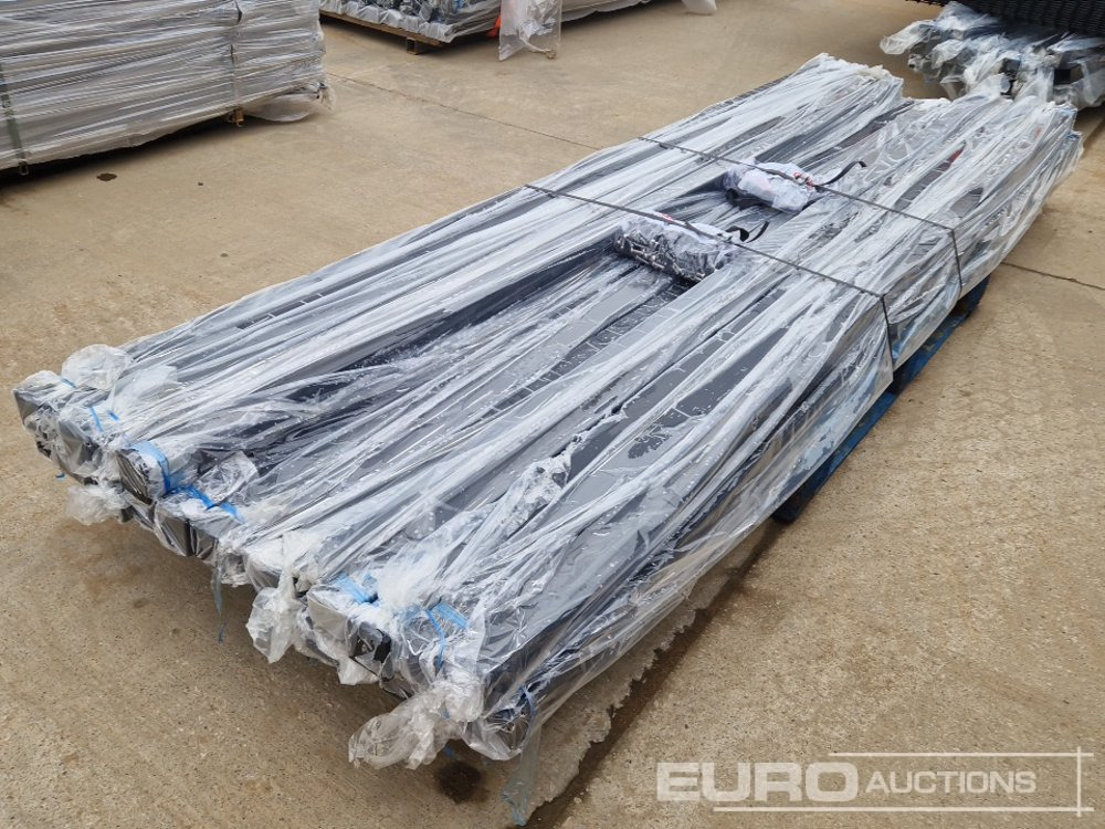 Bygningsudstyr Unused Galvanised & Powder Coated Heavy Duty (5mm) Wire Mesh Fencing, 25 x H2.4m x W2.2m Panels, 26 x 60mm x 60mm x3m Posts, with Fittings (Black): billede 16