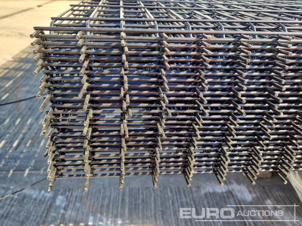 Bygningsudstyr Unused Galvanised & Powder Coated Heavy Duty (5mm) Wire Mesh Fencing, 25 x H2.4m x W2.2m Panels, 26 x 60mm x 60mm x3m Posts, with Fittings (Black): billede 12