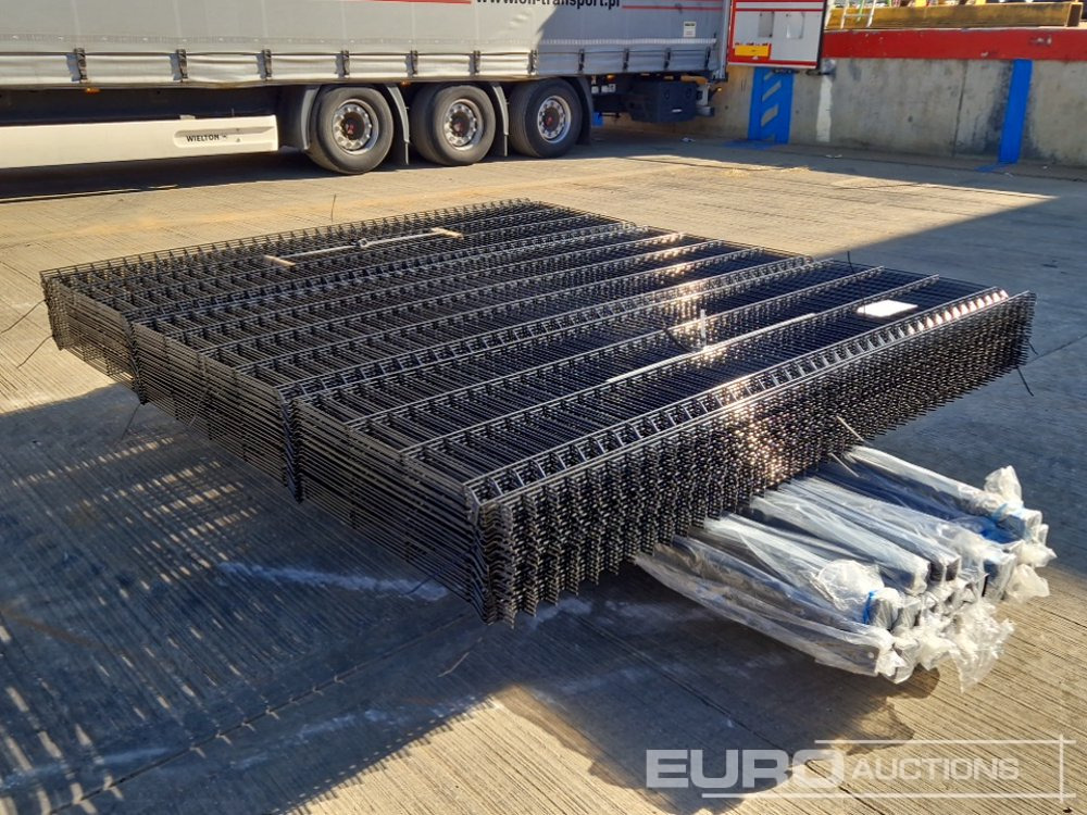 Bygningsudstyr Unused Galvanised & Powder Coated Heavy Duty (5mm) Wire Mesh Fencing, 25 x H2.4m x W2.2m Panels, 26 x 60mm x 60mm x3m Posts, with Fittings (Black): billede 7