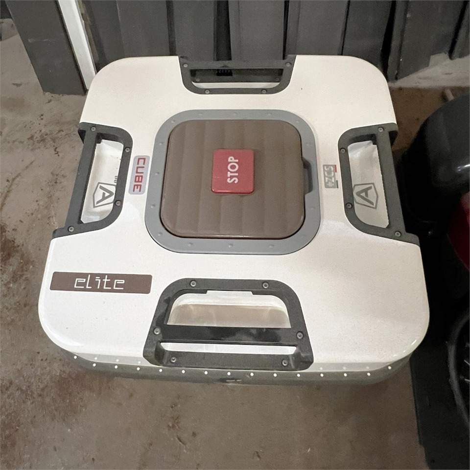 Ambrogio Cube Elite 4 WD - Plæneklipper: billede 4 Ambrogio Cube Elite 4 WD - Plæneklipper: billede 4