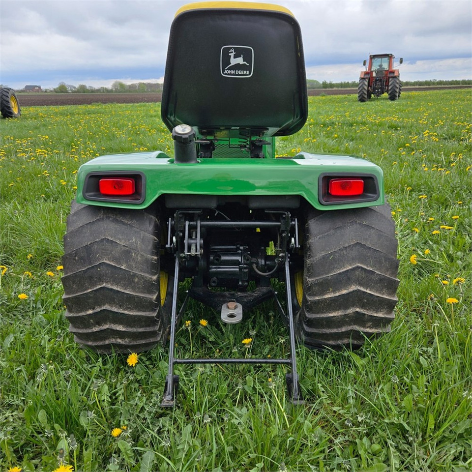 John Deere 318 - Kommunal traktor: billede 4 John Deere 318 - Kommunal traktor: billede 4