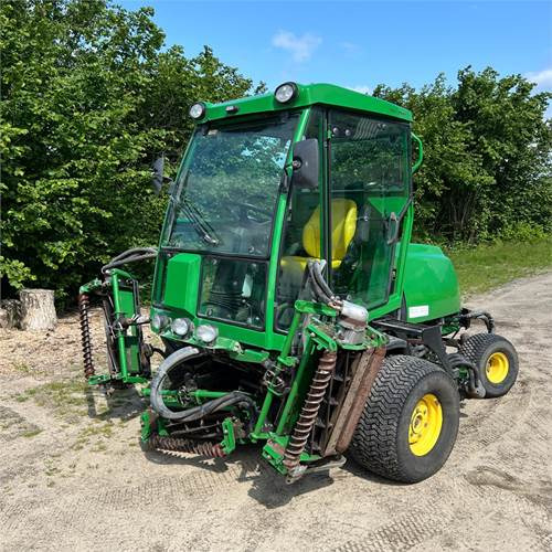 John Deere 8700 PC FM - Plæneklipper: billede 1 John Deere 8700 PC FM - Plæneklipper: billede 1