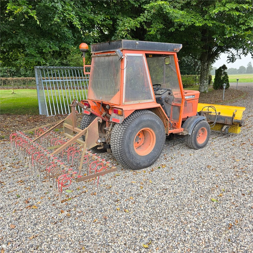 Kubota B8200 - Kommunal traktor: billede 5 Kubota B8200 - Kommunal traktor: billede 5