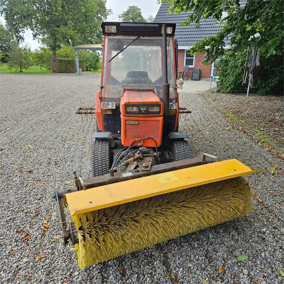 Kubota B8200 - Kommunal traktor: billede 3 Kubota B8200 - Kommunal traktor: billede 3