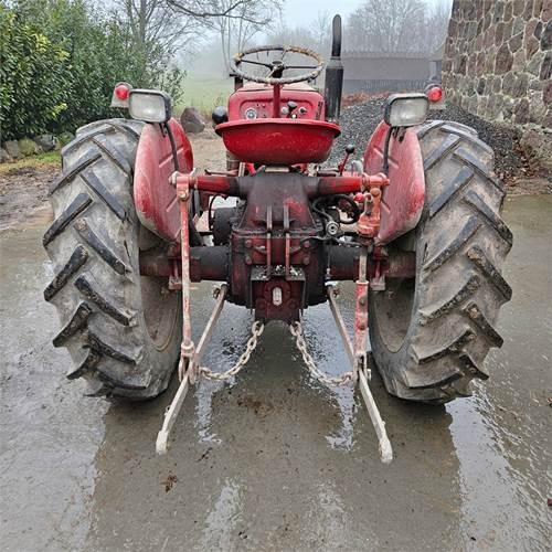 McCORMICK D-324 Standard - Traktor: billede 5 McCORMICK D-324 Standard - Traktor: billede 5