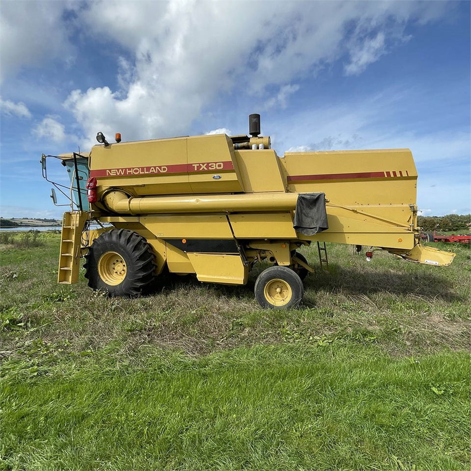 New Holland TX 30 - Mejetærsker: billede 4 New Holland TX 30 - Mejetærsker: billede 4