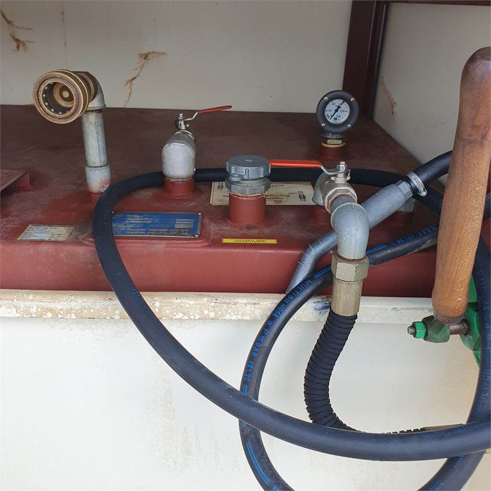 Roug A/S 2000 liter - Lagertank: billede 3 Roug A/S 2000 liter - Lagertank: billede 3