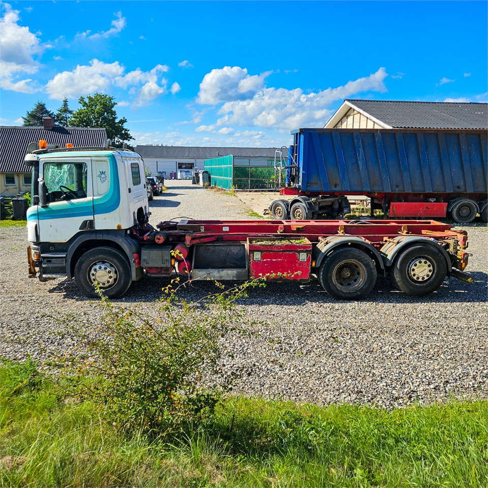 Scania P310 - Lastbil med wirehejs: billede 2 Scania P310 - Lastbil med wirehejs: billede 2