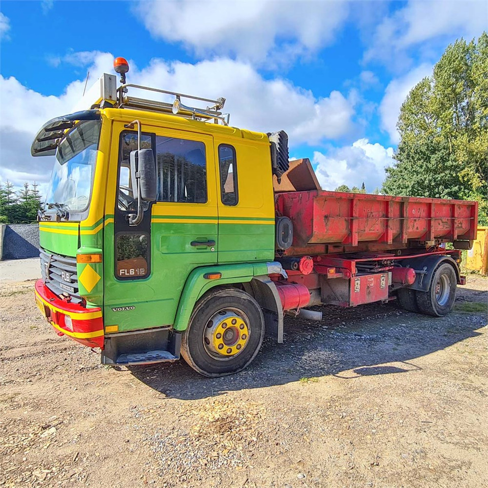 Volvo FL612 - Lastbil med wirehejs: billede 1 Volvo FL612 - Lastbil med wirehejs: billede 1