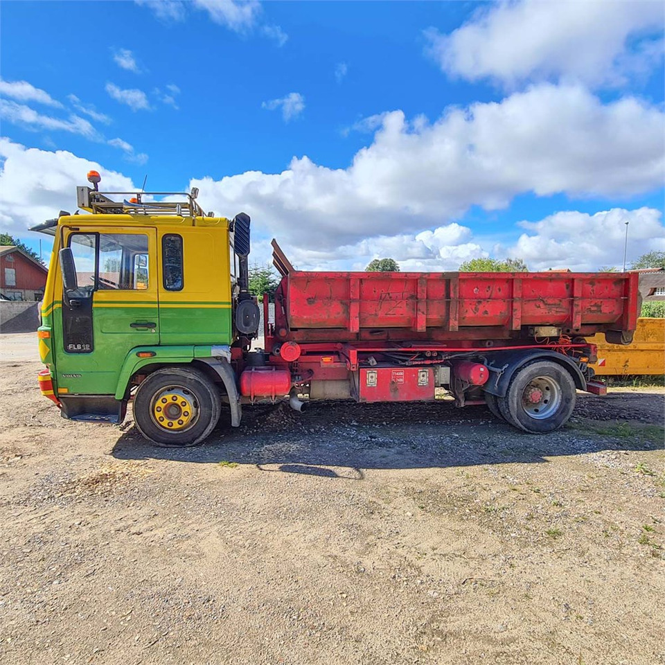 Volvo FL612 - Lastbil med wirehejs: billede 2 Volvo FL612 - Lastbil med wirehejs: billede 2