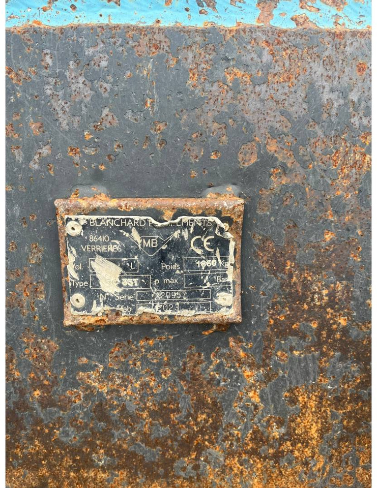 BLANCHARD EQUIPEMENTS GODET/CW45S/16500MM/2180L - Skovl til gravemaskine: billede 2 BLANCHARD EQUIPEMENTS GODET/CW45S/16500MM/2180L - Skovl til gravemaskine: billede 2