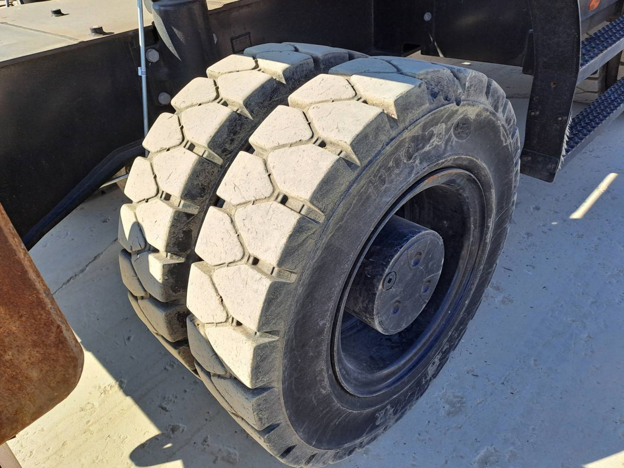 Hjulgravemaskine CAT MH3024: billede 11