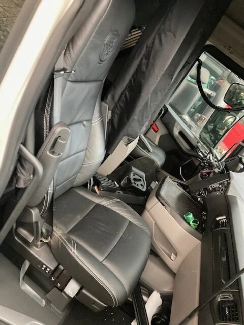 Scania Leather seat RH – Scania 2421531 - Førerhus og interiør for Lastbil: billede 1 Scania Leather seat RH – Scania 2421531 - Førerhus og interiør for Lastbil: billede 1