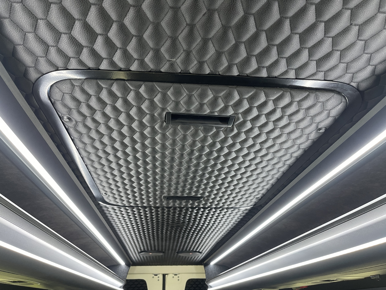 Leje en MERCEDES-BENZ SPRINTER 519 CDI (MB BUSPERFECT) MERCEDES-BENZ SPRINTER 519 CDI (MB BUSPERFECT): billede 44 Leje en MERCEDES-BENZ SPRINTER 519 CDI (MB BUSPERFECT) MERCEDES-BENZ SPRINTER 519 CDI (MB BUSPERFECT): billede 44