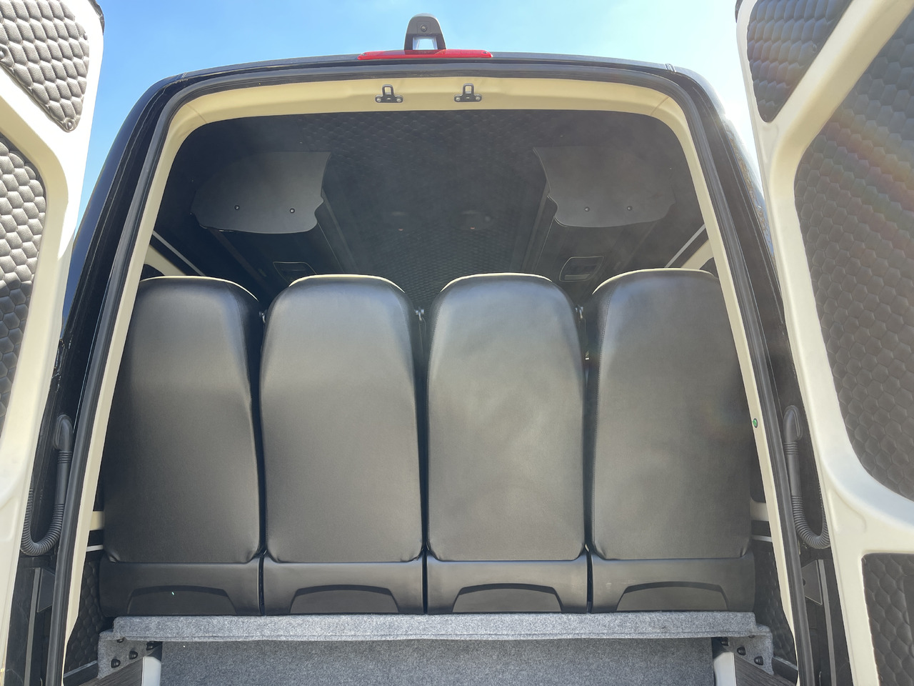 Leje en MERCEDES-BENZ SPRINTER 519 CDI (MB BUSPERFECT) MERCEDES-BENZ SPRINTER 519 CDI (MB BUSPERFECT): billede 24 Leje en MERCEDES-BENZ SPRINTER 519 CDI (MB BUSPERFECT) MERCEDES-BENZ SPRINTER 519 CDI (MB BUSPERFECT): billede 24