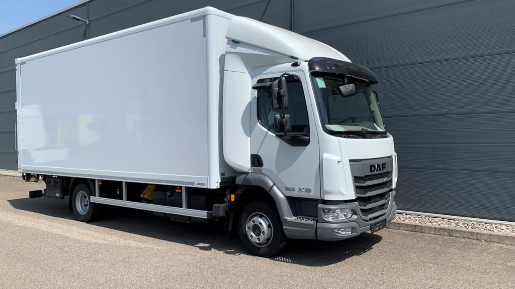 DAF XB 210 FA 7,49 to Koffer LBW Klima Automatik - Varebil med kasse: billede 1 DAF XB 210 FA 7,49 to Koffer LBW Klima Automatik - Varebil med kasse: billede 1