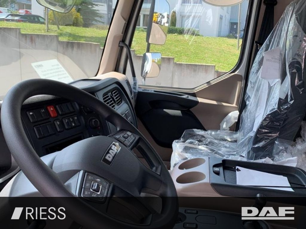 DAF XB 210 FA 7,49 to Koffer LBW Klima Automatik - Varebil med kasse: billede 5 DAF XB 210 FA 7,49 to Koffer LBW Klima Automatik - Varebil med kasse: billede 5