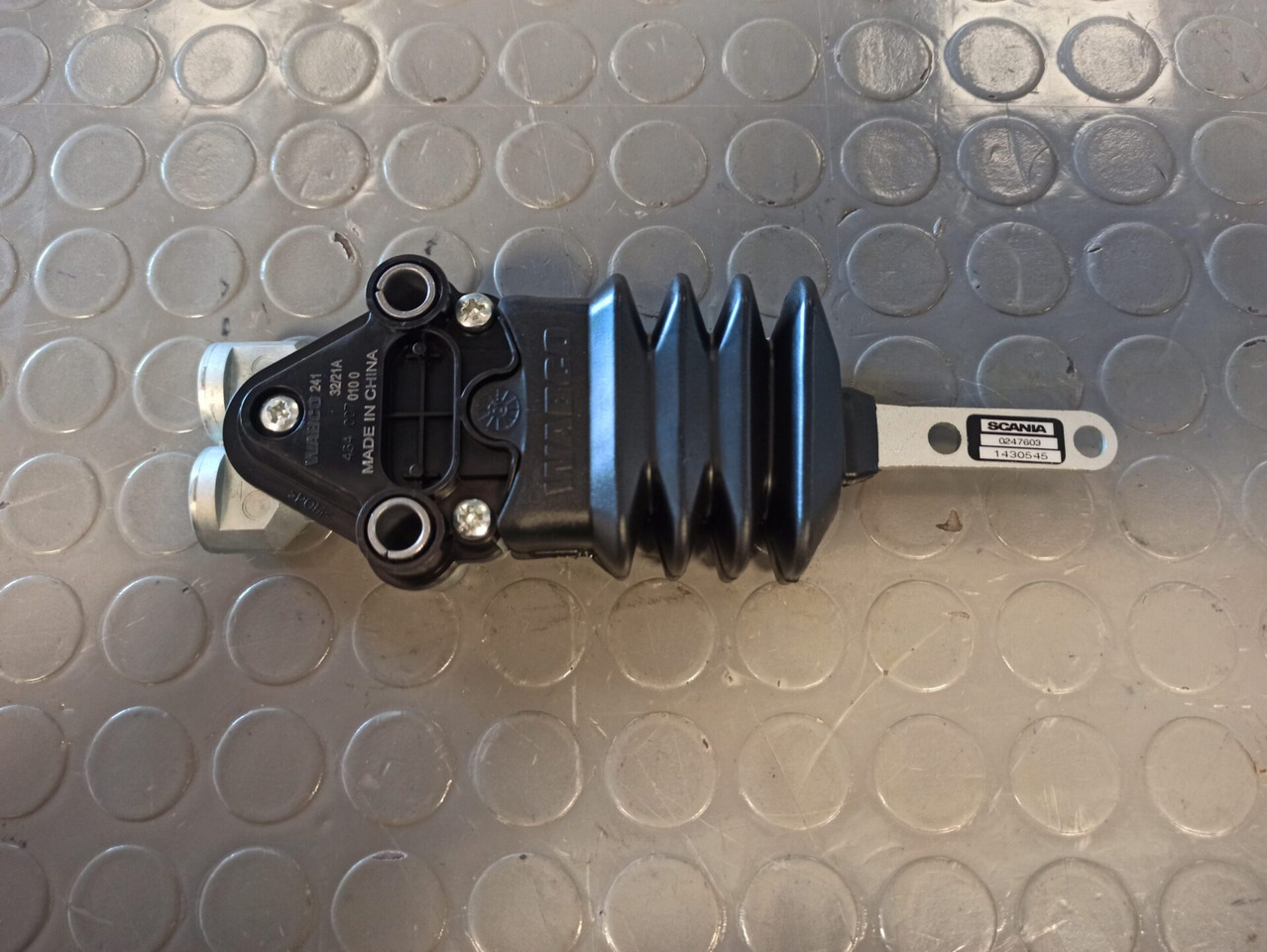 SCANIA CONTROL VALVE 1430545 - Førerhus og interiør for Lastbil: billede 1 SCANIA CONTROL VALVE 1430545 - Førerhus og interiør for Lastbil: billede 1