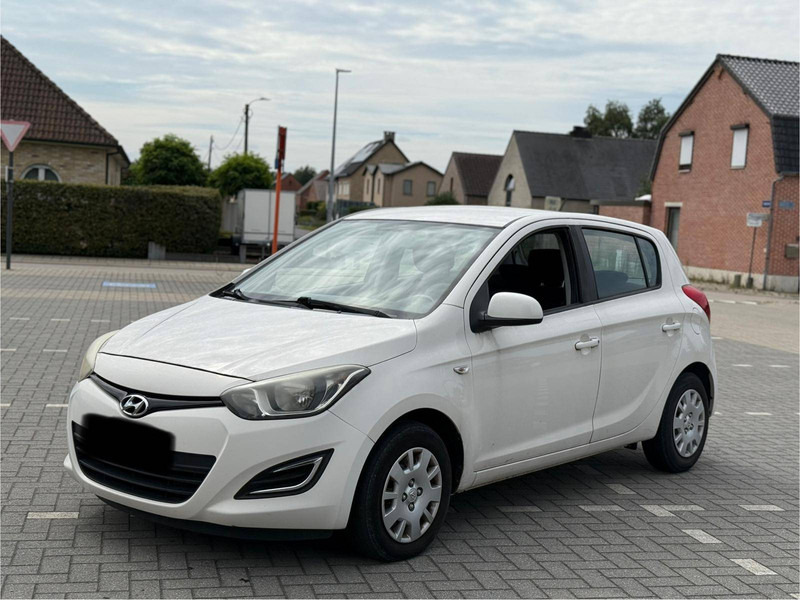 Hyundai i20 1.1 CRDI - Sedan: billede 1 Hyundai i20 1.1 CRDI - Sedan: billede 1