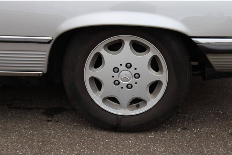 Sedan Mercedes-Benz 300-serie 380 SLC: billede 17 Sedan Mercedes-Benz 300-serie 380 SLC: billede 17