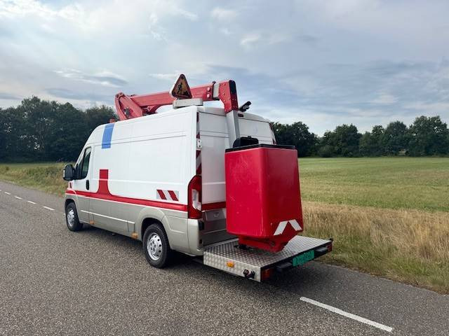 Peugeot Boxer 2.2HDI - Lastbil med mandskabslift: billede 3 Peugeot Boxer 2.2HDI - Lastbil med mandskabslift: billede 3