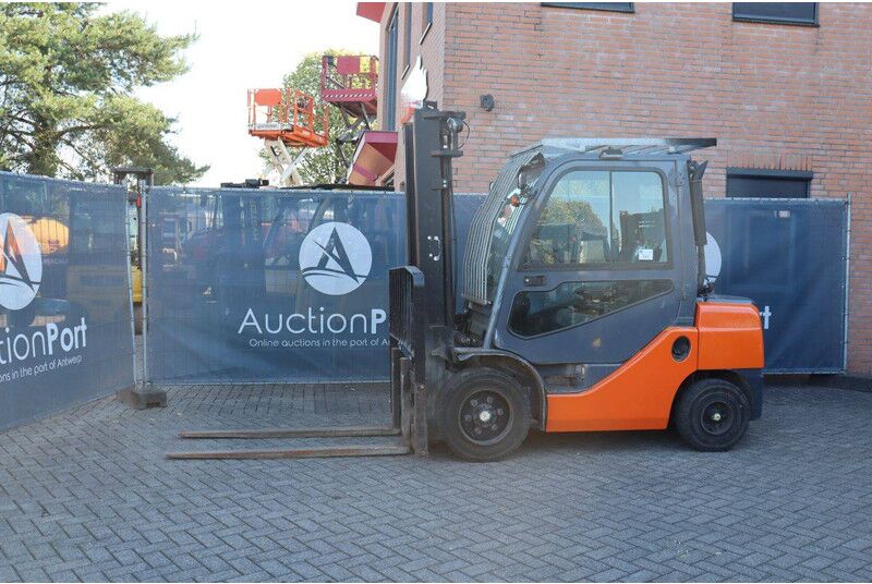 Toyota 02-8FDF30 - Diesel gaffeltruck: billede 1 Toyota 02-8FDF30 - Diesel gaffeltruck: billede 1